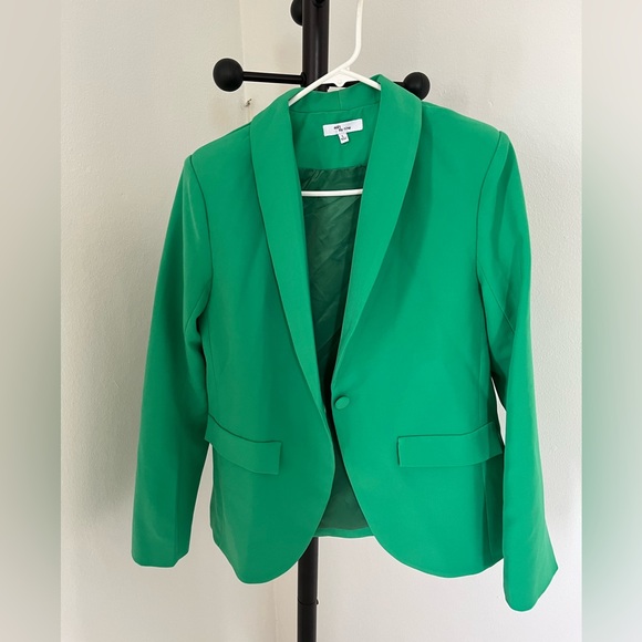 Beautiful Green Suit Set! Size L - Picture 8 of 11